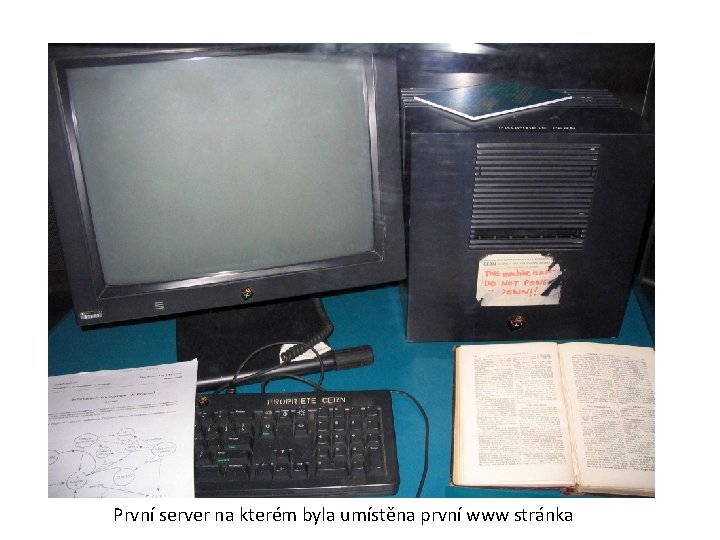 První server na kterém byla umístěna první www stránka 
