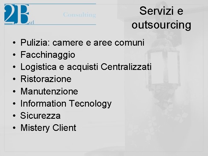 Servizi e outsourcing • • Pulizia: camere e aree comuni Facchinaggio Logistica e acquisti