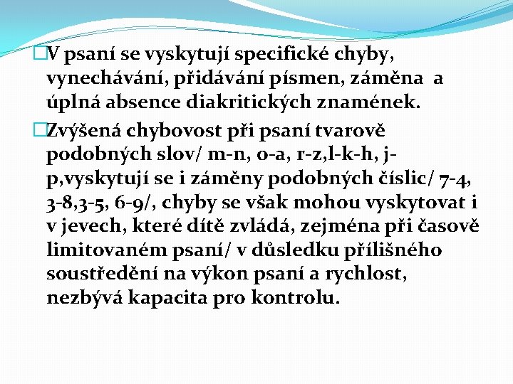 �V psaní se vyskytují specifické chyby, vynechávání, přidávání písmen, záměna a úplná absence diakritických