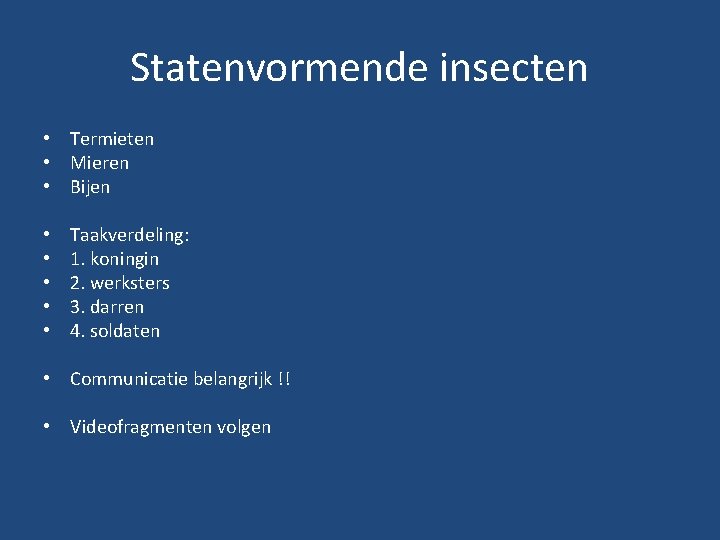 Statenvormende insecten • Termieten • Mieren • Bijen • • • Taakverdeling: 1. koningin Statenvormende insecten • Termieten • Mieren • Bijen • • • Taakverdeling: 1. koningin