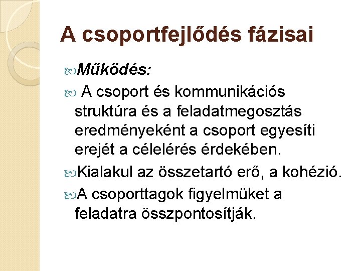 A csoportfejlődés fázisai Működés: A csoport és kommunikációs struktúra és a feladatmegosztás eredményeként a