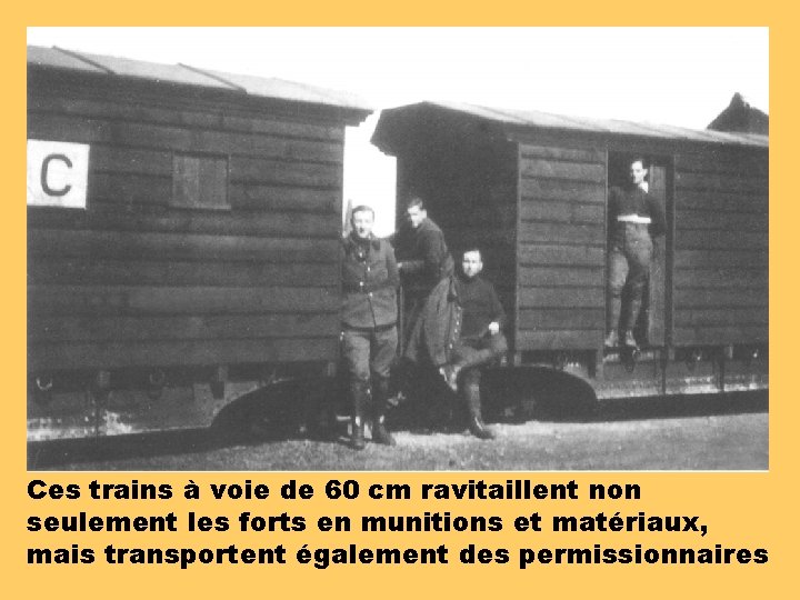 Ces trains à voie de 60 cm ravitaillent non seulement les forts en munitions