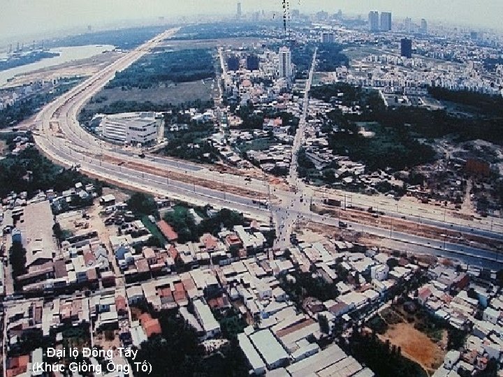 Đại lộ Đông Tây (Khúc Giồng Ông Tố) 
