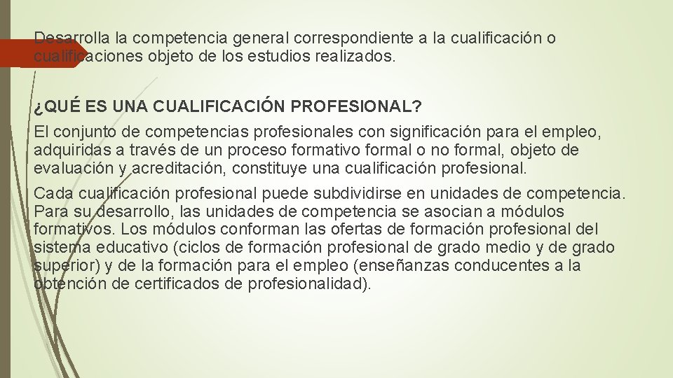 Desarrolla la competencia general correspondiente a la cualificación o cualificaciones objeto de los estudios