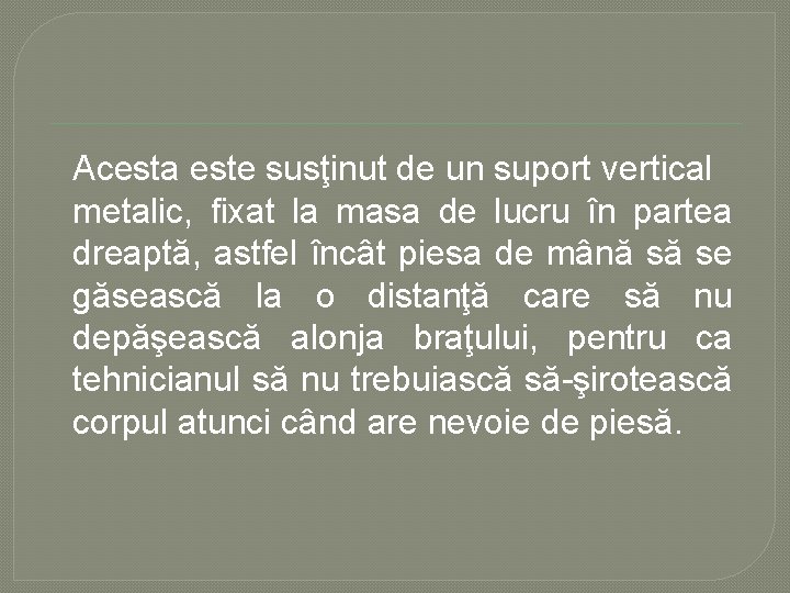 Acesta este susţinut de un suport vertical metalic, fixat la masa de lucru în Acesta este susţinut de un suport vertical metalic, fixat la masa de lucru în