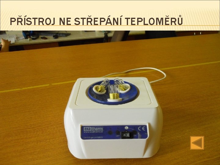 PŘÍSTROJ NE STŘEPÁNÍ TEPLOMĚRŮ 