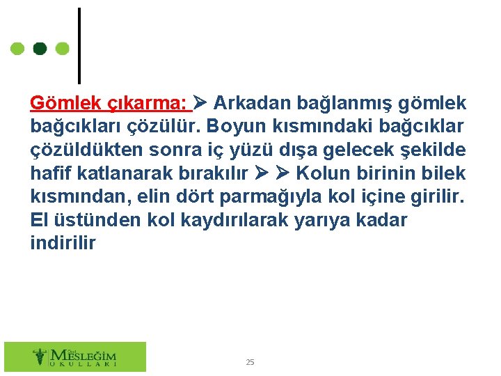 Gömlek çıkarma: Arkadan bağlanmış gömlek bağcıkları çözülür. Boyun kısmındaki bağcıklar çözüldükten sonra iç yüzü