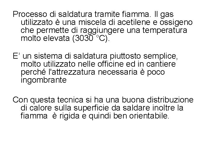 Processo di saldatura tramite fiamma. Il gas utilizzato è una miscela di acetilene e