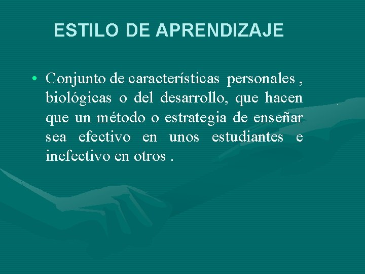 ESTILO DE APRENDIZAJE • Conjunto de características personales , biológicas o del desarrollo, que