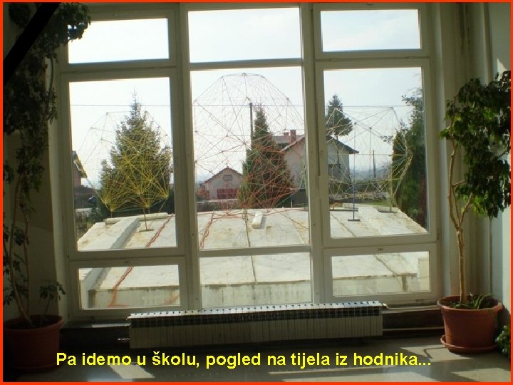 Pa idemo u školu, pogled na tijela iz hodnika. . . Pa idemo u školu, pogled na tijela iz hodnika. . .