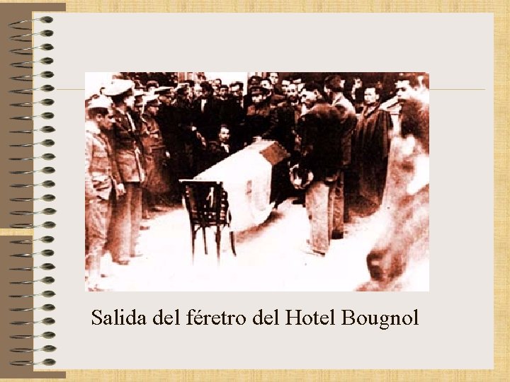 Salida del féretro del Hotel Bougnol 