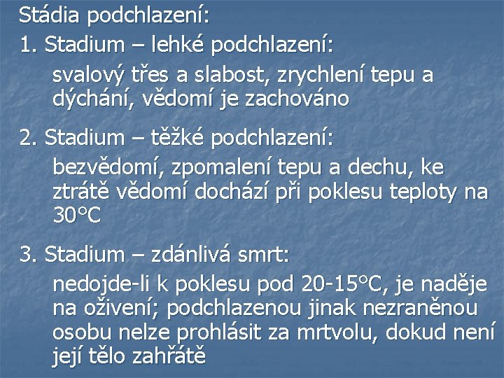 Stádia podchlazení: 1. Stadium – lehké podchlazení: svalový třes a slabost, zrychlení tepu a