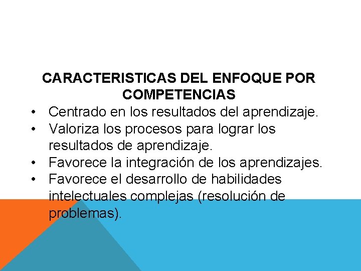  • • CARACTERISTICAS DEL ENFOQUE POR COMPETENCIAS Centrado en los resultados del aprendizaje.