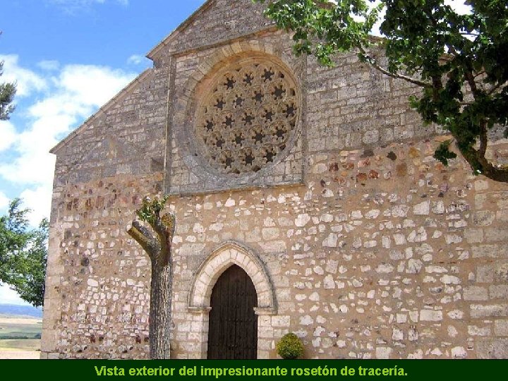 Vista exterior del impresionante rosetón de tracería. 