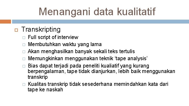 Menangani data kualitatif Transkripting � � � Full script of interview Membutuhkan waktu yang