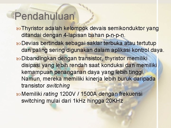 Pendahuluan Thyristor adalah kelompok devais semikonduktor yang ditandai dengan 4 -lapisan bahan p-n-p-n. Devias