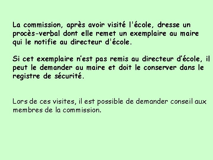 La commission, après avoir visité l'école, dresse un procès-verbal dont elle remet un exemplaire