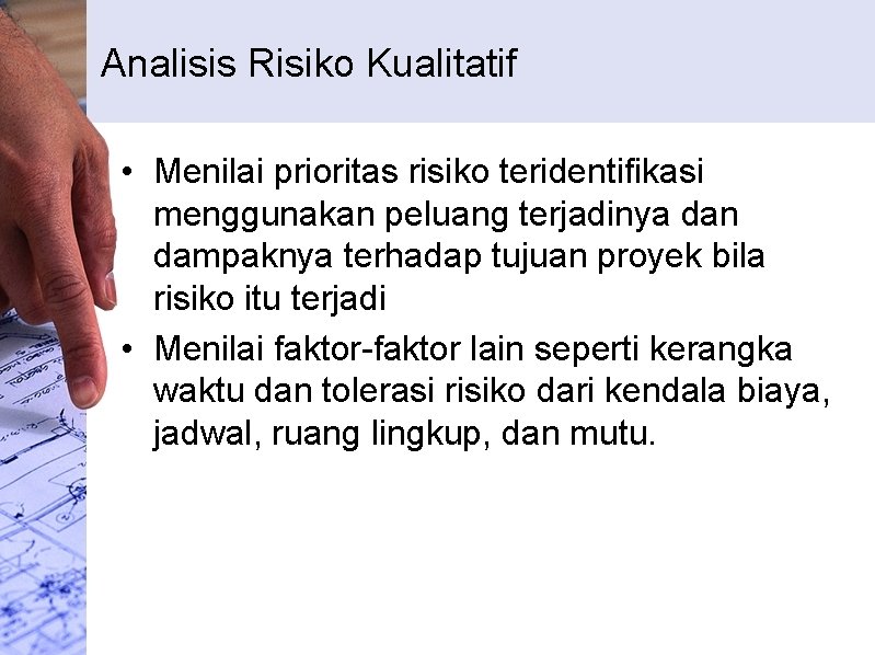 Analisis Risiko Kualitatif • Menilai prioritas risiko teridentifikasi menggunakan peluang terjadinya dan dampaknya terhadap