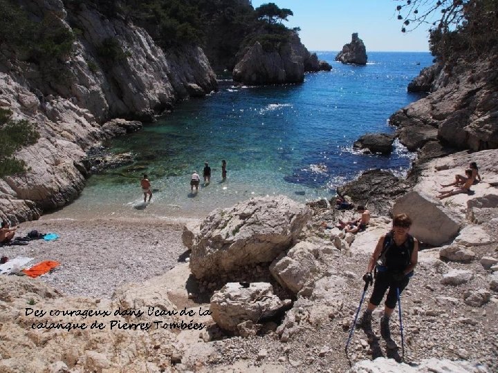 Des courageux dans l’eau de la calanque de Pierres Tombées 