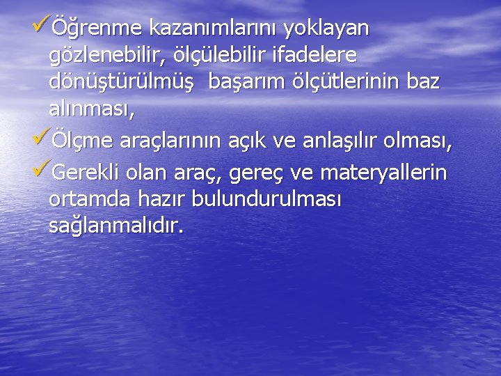 üÖğrenme kazanımlarını yoklayan gözlenebilir, ölçülebilir ifadelere dönüştürülmüş başarım ölçütlerinin baz alınması, üÖlçme araçlarının açık