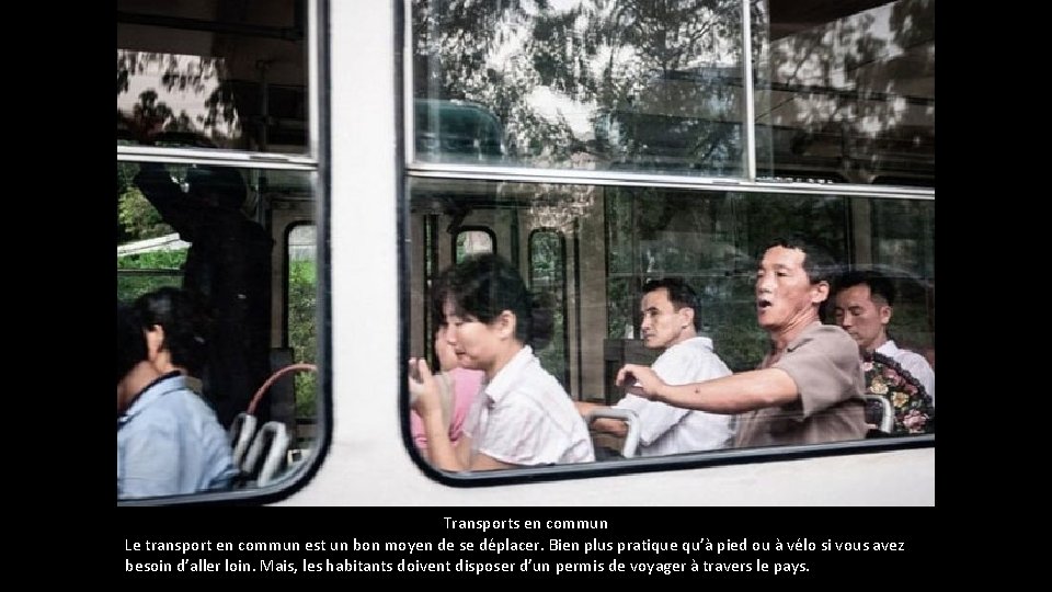Transports en commun Le transport en commun est un bon moyen de se déplacer. Transports en commun Le transport en commun est un bon moyen de se déplacer.