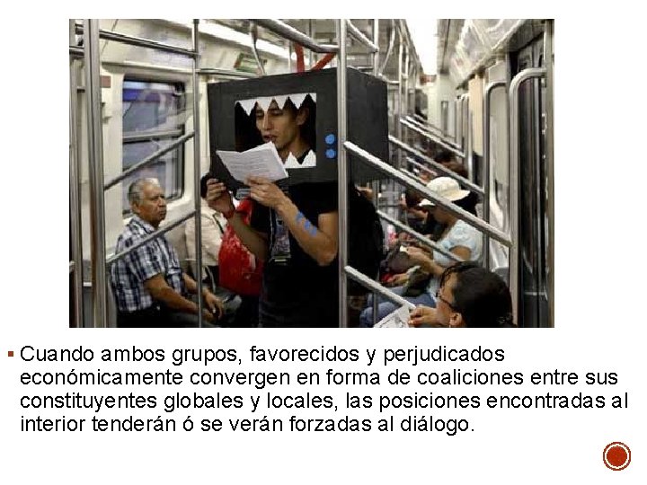 § Cuando ambos grupos, favorecidos y perjudicados económicamente convergen en forma de coaliciones entre