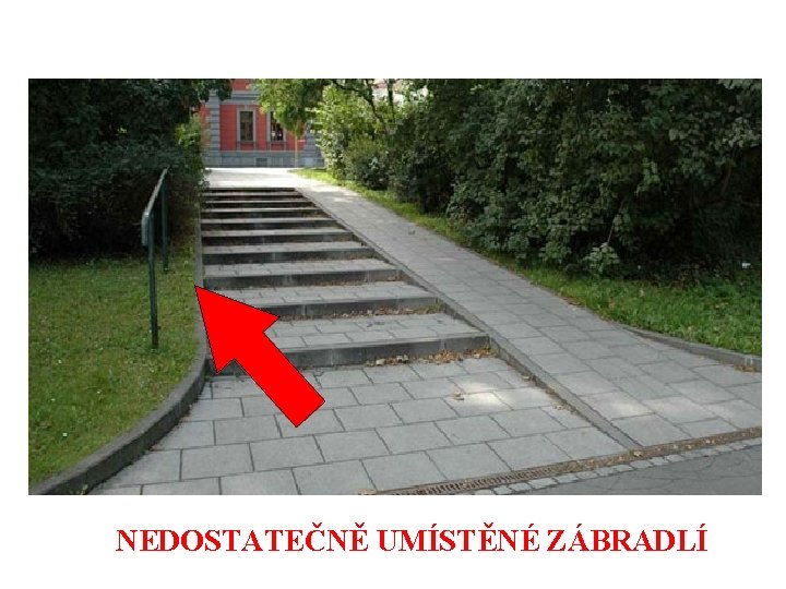 NEDOSTATEČNĚ UMÍSTĚNÉ ZÁBRADLÍ 