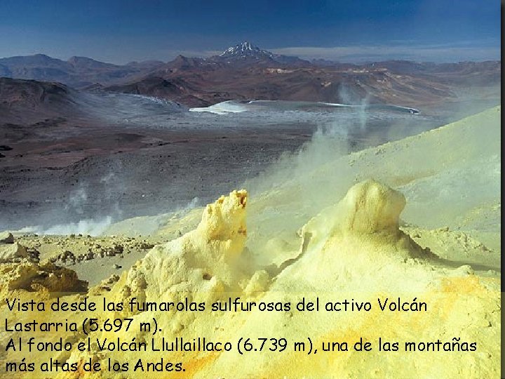 Vista desde las fumarolas sulfurosas del activo Volcán Lastarria (5. 697 m). Al fondo