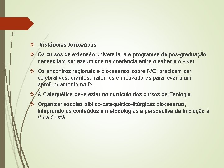  Instâncias formativas Os cursos de extensão universitária e programas de pós-graduação necessitam ser