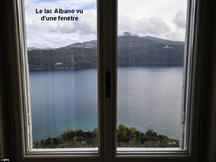 Le lac Albano vu d’une fenêtre 