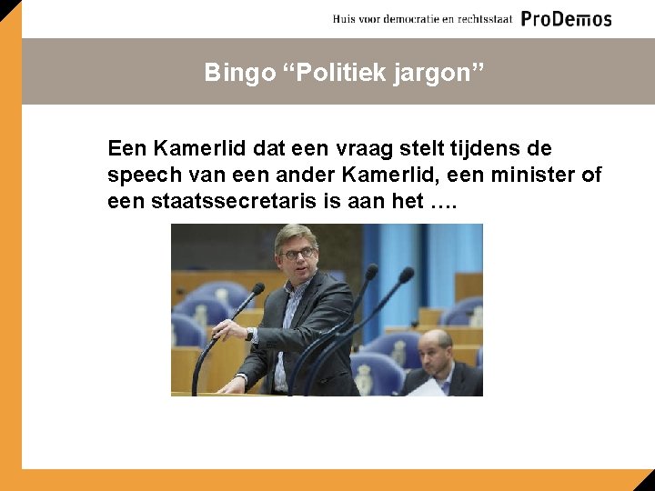 Bingo “Politiek jargon” Een Kamerlid dat een vraag stelt tijdens de speech van een