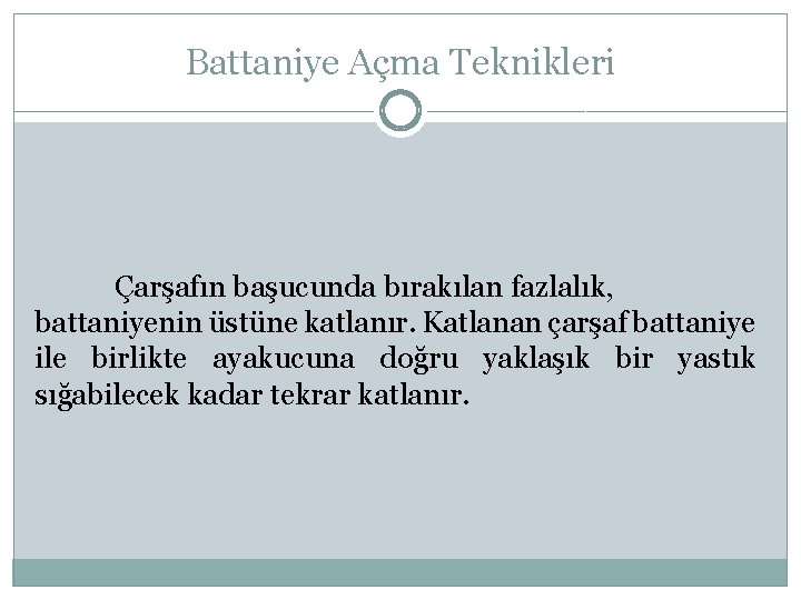 Battaniye Açma Teknikleri Çarşafın başucunda bırakılan fazlalık, battaniyenin üstüne katlanır. Katlanan çarşaf battaniye ile