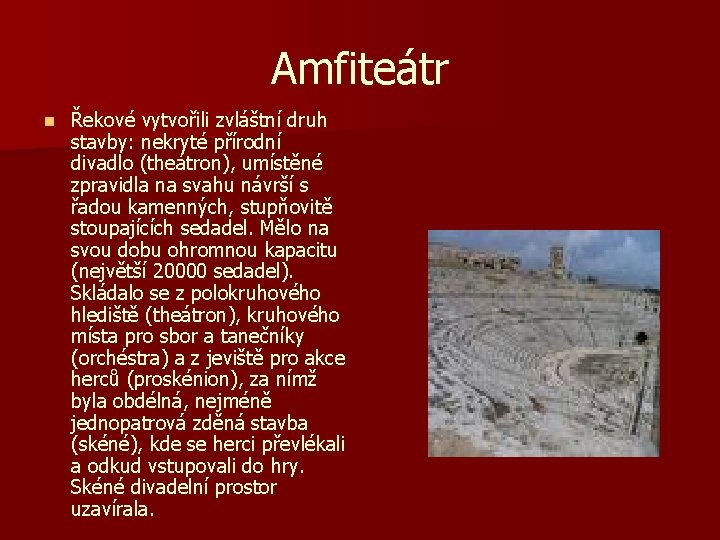 Amfiteátr n Řekové vytvořili zvláštní druh stavby: nekryté přírodní divadlo (theátron), umístěné zpravidla na