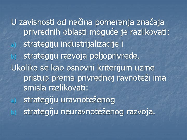 U zavisnosti od načina pomeranja značaja privrednih oblasti moguće je razlikovati: a) strategiju industrijalizacije