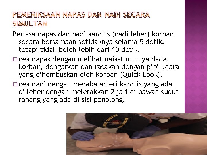 Periksa napas dan nadi karotis (nadi leher) korban secara bersamaan setidaknya selama 5 detik,