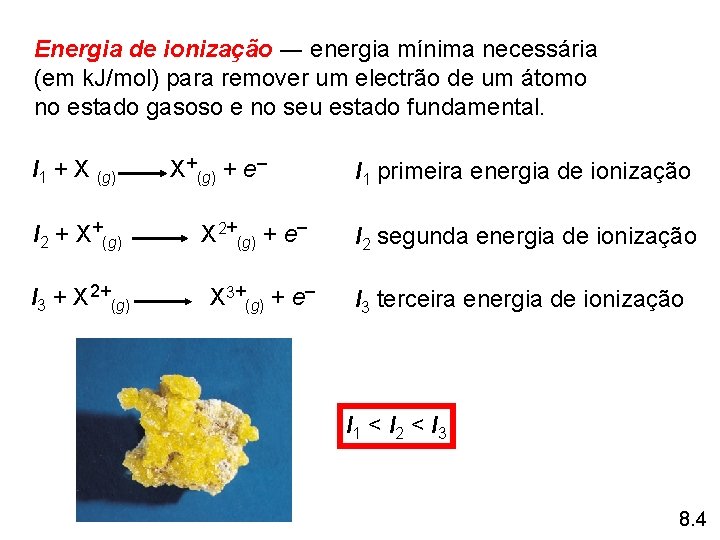 Energia de ionização ― energia mínima necessária (em k. J/mol) para remover um electrão Energia de ionização ― energia mínima necessária (em k. J/mol) para remover um electrão