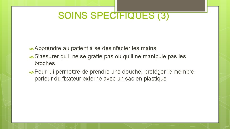 SOINS SPECIFIQUES (3) Apprendre au patient à se désinfecter les mains S’assurer qu’il ne