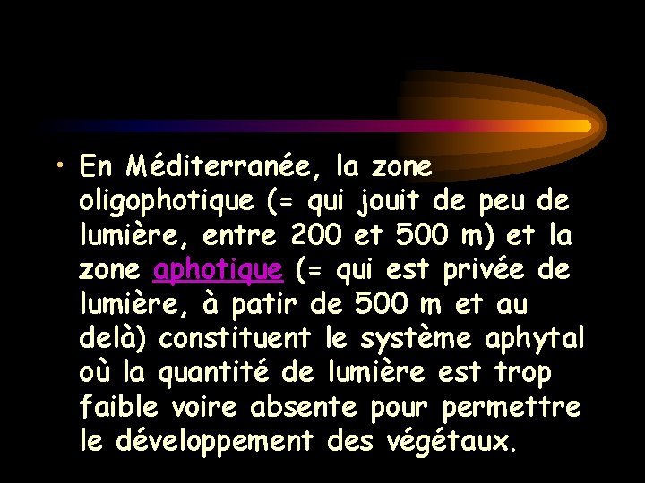 • En Méditerranée, la zone oligophotique (= qui jouit de peu de lumière, • En Méditerranée, la zone oligophotique (= qui jouit de peu de lumière,