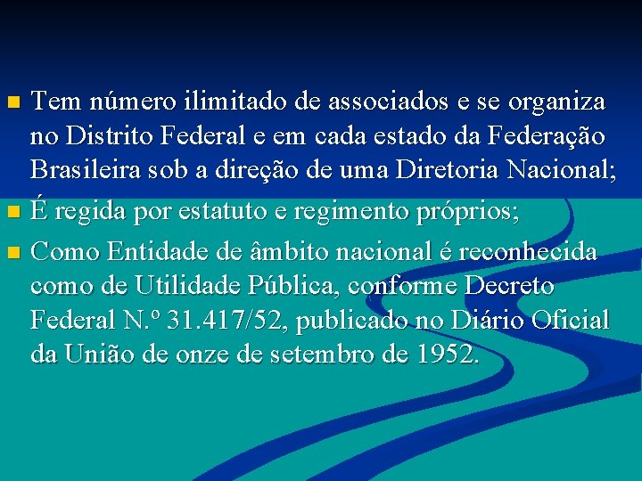 Tem número ilimitado de associados e se organiza no Distrito Federal e em cada