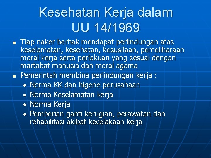 Kesehatan Kerja dalam UU 14/1969 n n Tiap naker berhak mendapat perlindungan atas keselamatan,