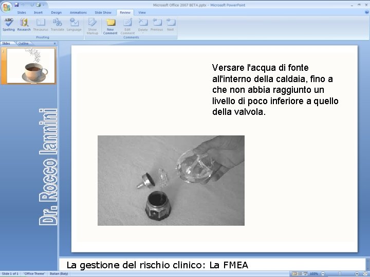 Versare l'acqua di fonte all'interno della caldaia, fino a che non abbia raggiunto un