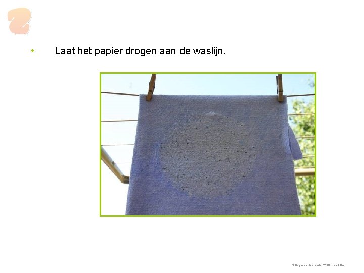  • Laat het papier drogen aan de waslijn. © Uitgeverij Averbode, 2010 |