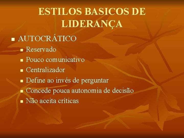 ESTILOS BASICOS DE LIDERANÇA n AUTOCRÁTICO n n n Reservado Pouco comunicativo Centralizador Define