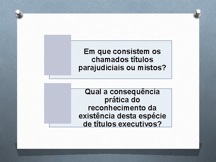 Em que consistem os chamados títulos parajudiciais ou mistos? Qual a consequência prática do