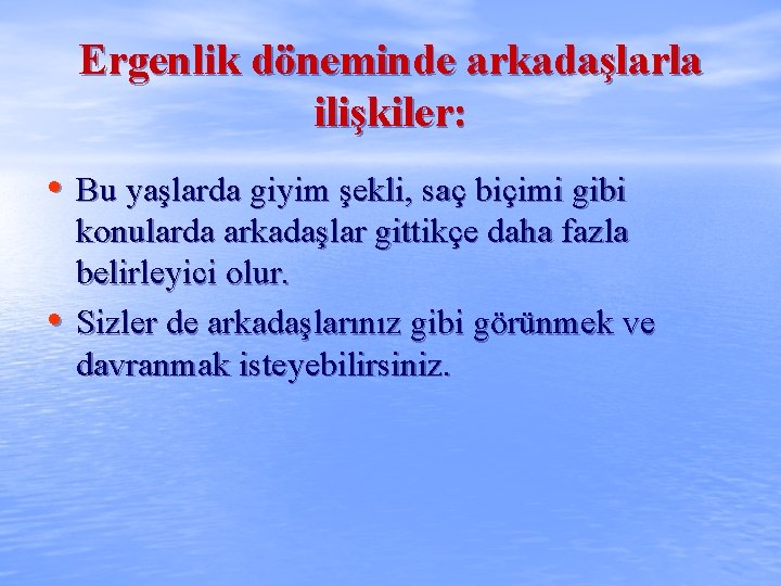 Ergenlik döneminde arkadaşlarla ilişkiler: • Bu yaşlarda giyim şekli, saç biçimi gibi • konularda