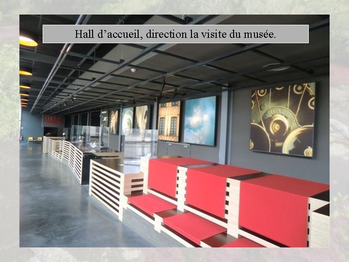 Hall d’accueil, direction la visite du musée. 