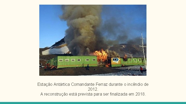 Estação Antártica Comandante Ferraz durante o incêndio de 2012. A reconstrução está prevista para