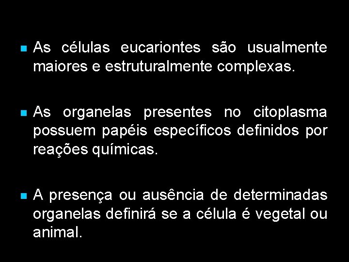 As células eucariontes são usualmente maiores e estruturalmente complexas. As organelas presentes no As células eucariontes são usualmente maiores e estruturalmente complexas. As organelas presentes no
