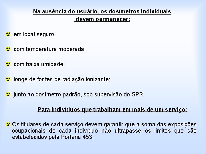 Na ausência do usuário, os dosímetros individuais devem permanecer: em local seguro; com temperatura