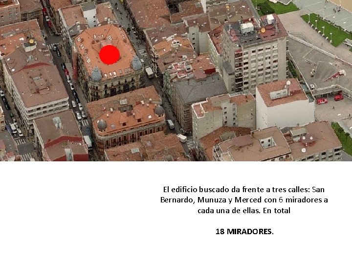 El edificio buscado da frente a tres calles: San Bernardo, Munuza y Merced con